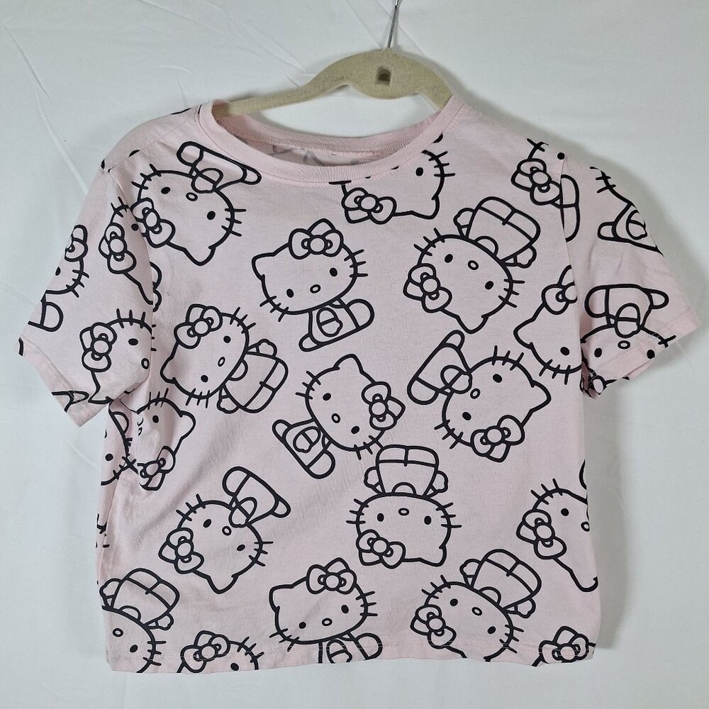 Hello Kitty Cropped tshirt size Medium 100% Cotton